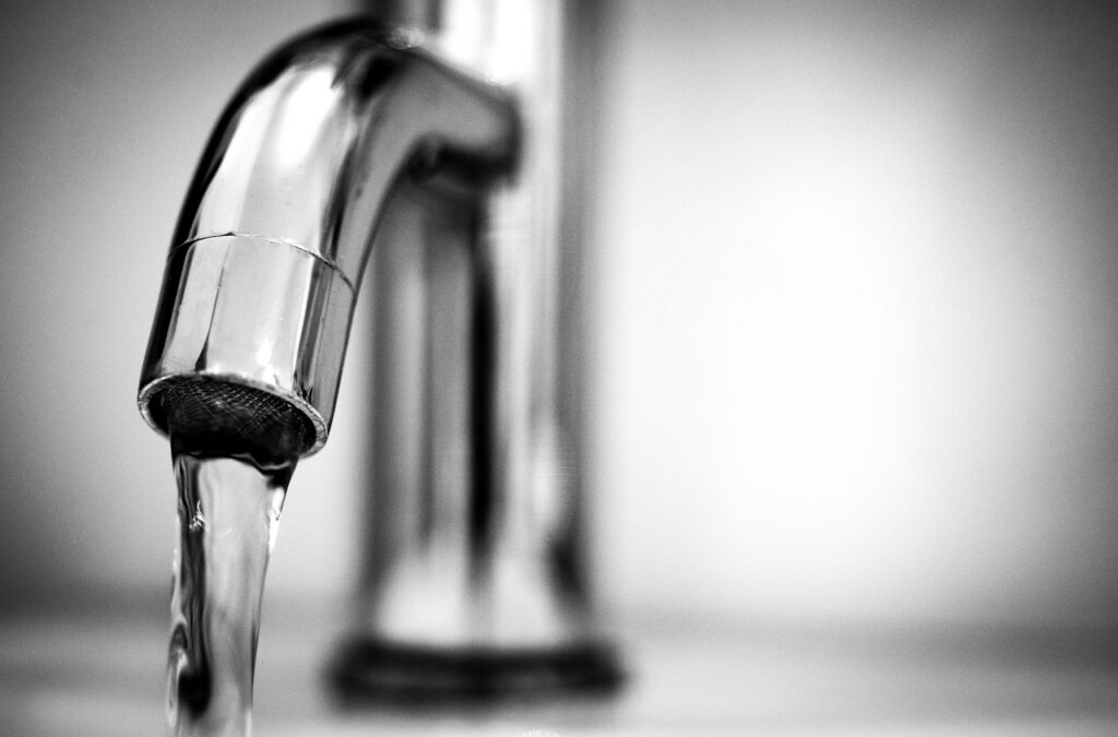Quand faut-il faire appel à un professionnel pour une fuite d'eau à Lyon ?